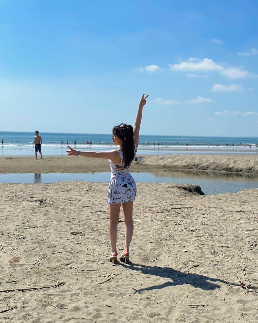 中冨杏子さんのインスタグラム写真 - (中冨杏子Instagram)「🫧🌊🪸🫧🏖  Sea♡  ポーズださくてごめんっ☺️  2枚目  時計でも意識したんかな⏰  #sea #sealife #seaphoto  #海 #海水浴 #日光浴 #日傘  #ワンピース水着 #大洗  #大洗サンビーチ  #oarai  #水着コーデ #海デビュー」8月3日 17時38分 - anko_nakatomi