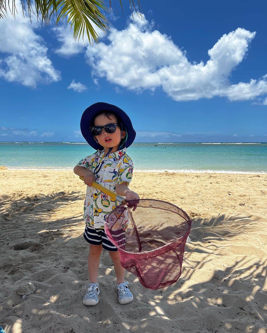 亀恭子のインスタグラム：「意外と着てなかったシャツが ここで活躍。  ハワイは太陽サンサンでも 風が心地良くて、 過ごしやすい☺︎  #2023summer #vacation #hawaii #夏休み」