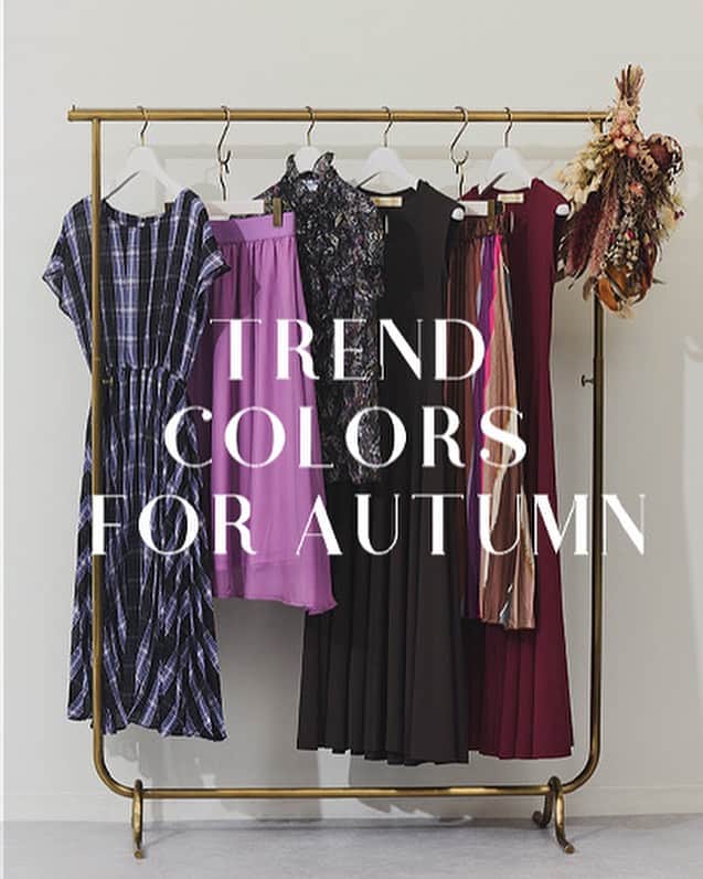 armoire caprice / アーモワール カプリスさんのインスタグラム写真 - (armoire caprice / アーモワール カプリスInstagram)「. Trend colors for autumn 　 　 　 涼しくて秋の気分も取り入れられる新作が続々入荷中！ 　 この秋のトレンドカラーと共にご紹介いたします。 ハイライトの「FEATURE」から 是非お気に入りを見つけてくださいね🍁 　 　 　 #luxearmoirecaprice #リュクスアーモワールカプリス #armoirecaprice #アーモワールカプリス #chersage #シェルサージュ #インポート #イタリア #イギリス #デンマーク #セレクトショップ  #大人フェミニン #プリントワンピース #大人カジュアル #トレンドカラー #秋ワンピース #夏ワンピース  #ピンクアイテム #トレンドアイテム #ブラウンアイテム」8月3日 19時00分 - erina_div_official