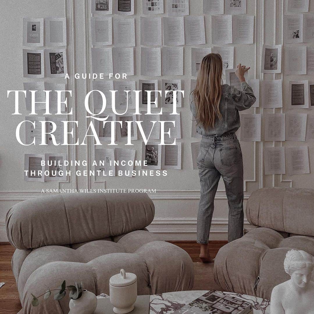 サマンサウィルスのインスタグラム：「I have been a little quiet for the past 4 months as I have had my head buried deep in our new program, The Quiet Creative: Building an Income Through Gentle Business  I designed this program for the introverted creative. It’s a guide that nurtures creativity while providing pragmatic strategies to monetise your craft.  If you thrive in solitude and authenticity, value introspection over noise in your creative process, this program offers strategies to transform your passion into a profitable venture. A comprehensive tool designed to ignite a quieter, but financially rewarding, creative journey.  This program is more for sole traders who might be looking to build a passive income through their creative hobby or curiosity.   The goal of this program is to learn how to build a structure (or multiple structures) of income for financial freedom, generated from our creative ventures.   To CREATE at a soul-pace rather than constantly just produce content in and amongst what can feel like a rat-race.   All details about the program——the full syllabus can be found via link in bio, any questions, just pop them in the comments below.  With love, SWx」