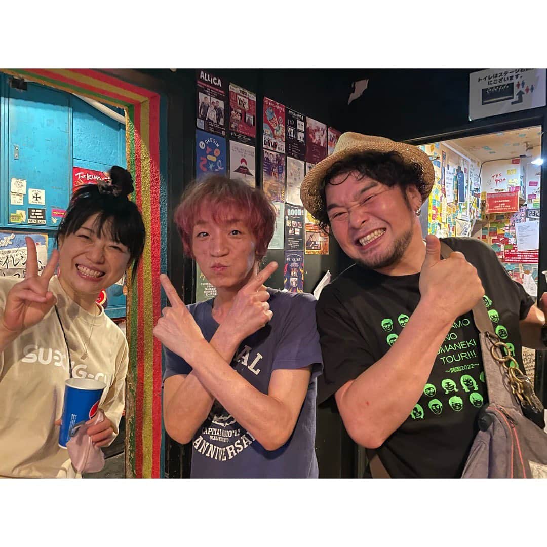 ファンファンさんのインスタグラム写真 - (ファンファンInstagram)「20230708 #ゴールデンローファーズ #TOMOVSKY #四星球 #アイアムアイ #GOLDENTRIANGLE ゴールデンローファーズ20周年おめでとう！ すごかったなあ。めちゃくちゃええ日やったなあ。。感激。 ローファーズで1曲と、トモさんみったんとレアな3人トモフで吹かせていただきました。 ローファーズのみんなは東京来てからずーっと仲良しの友だちやけど、演奏するのは初めてだったのでめちゃくちゃわなわなしました。本番前武者震い。 ハードレインやロックライダーで見てたときは、こんな日が来るなんて思ってなかったな。 自分にできることは賑やかししかないのでその一心で😂結果自分が楽しんで終わり😍 最高のライブでした。 ゴールデンローファーズもっといろんなひとに見てほしいなあ！ほんまに。 自分もなんかちょっとだけ、まだ伸びれるかも？と思った！ トモさんは、見に行きます！と言ったら、じゃ楽器持ってきて〜と言われ、みったんもいつの間にやらバッチリなベース弾いてて、なんかもう目まぐるしい。 みったんのベースかっこよかった。一緒にできてよかったなあ。 四星球7年ぶり！(確認してびっくり)くらいに見れて、楽しかったー！！またすぐ見に行きたいです😊同い年くらいやからとても親近感がある。 こういう日があるから続けられてる気がした。 ディービー号に乗せていただきハッピーな帰り道。」8月3日 17時43分 - fafafafafanfan
