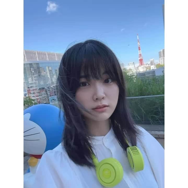 のインスタグラム：「見てーー！🗼✨  この間歯医者さんの席で待っている間にテレビをつけてくれて、パッてついたのがドラえもんだったんです。たぶん私が大人だから、歯科助手の方が他のチャンネルに回してくれたんですけど、勇気を出して言いました。 「ドラえもん、見たいです…」 見せてくれました🤗 #お家で見て私」