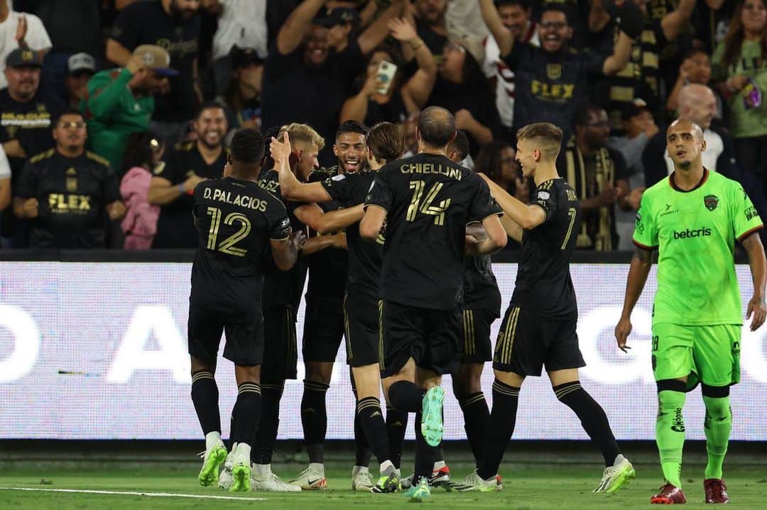 ジョルジョ・キエッリーニさんのインスタグラム写真 - (ジョルジョ・キエッリーニInstagram)「I couldn't wish for a better start to our Leagues Cup! ⚫️🟡」8月3日 17時52分 - giorgiochiellini