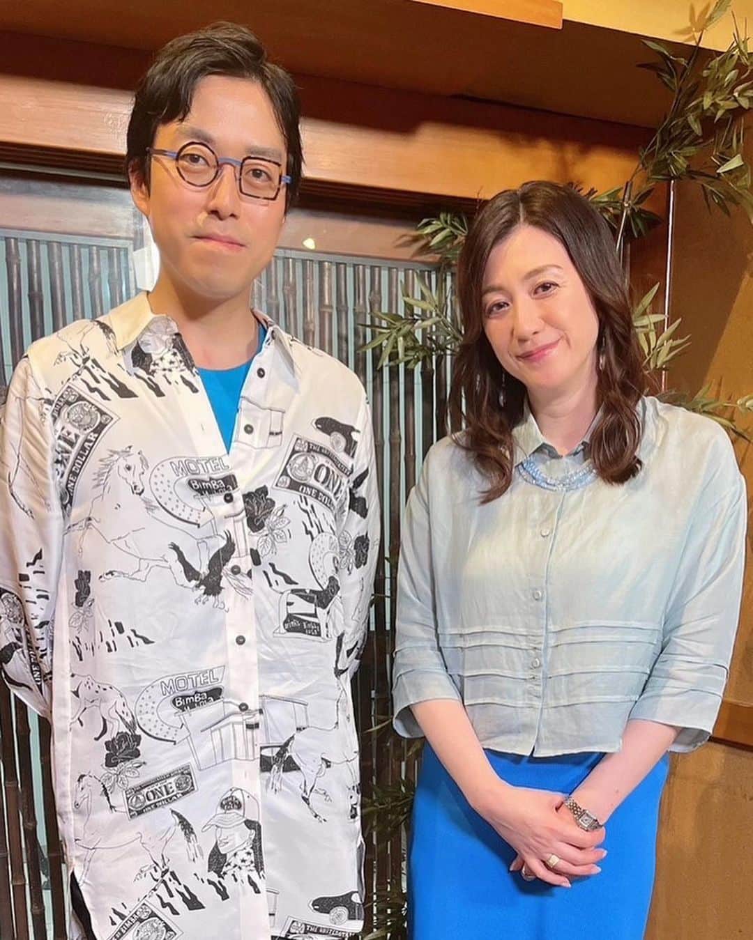 野々村友紀子のインスタグラム：「8月3日（木）23:00〜フジテレビ【トークィーンズ】  あの方とはこの方でーす！  そうです、東大卒でイェール大助教で経済学者で経営者で、、とにかく賢い成田悠輔さん！😆  成田さんの知られざる面を事前取材で掘りまくって来ました👀  天才と称される成田さんと2人きりで2時間近く会話、、 最初は果たして会話が成り立つのかドキドキしましたが、、💦  じっくり話してみると、今まで見えなかった面や、更に変わった面がいろいろ出て来て新鮮✨ 人として、とても魅力的な方でした。  意外とかわいいところもたくさんある成田さん✨ ぜひ見てくださいね😆  衣装はこちらのもの↓✨  ブラウス↓ @itokinsybilla_onlineofficial  スカート↓ @cepica_official ピアス、ネックレス↓ @abiste_official」