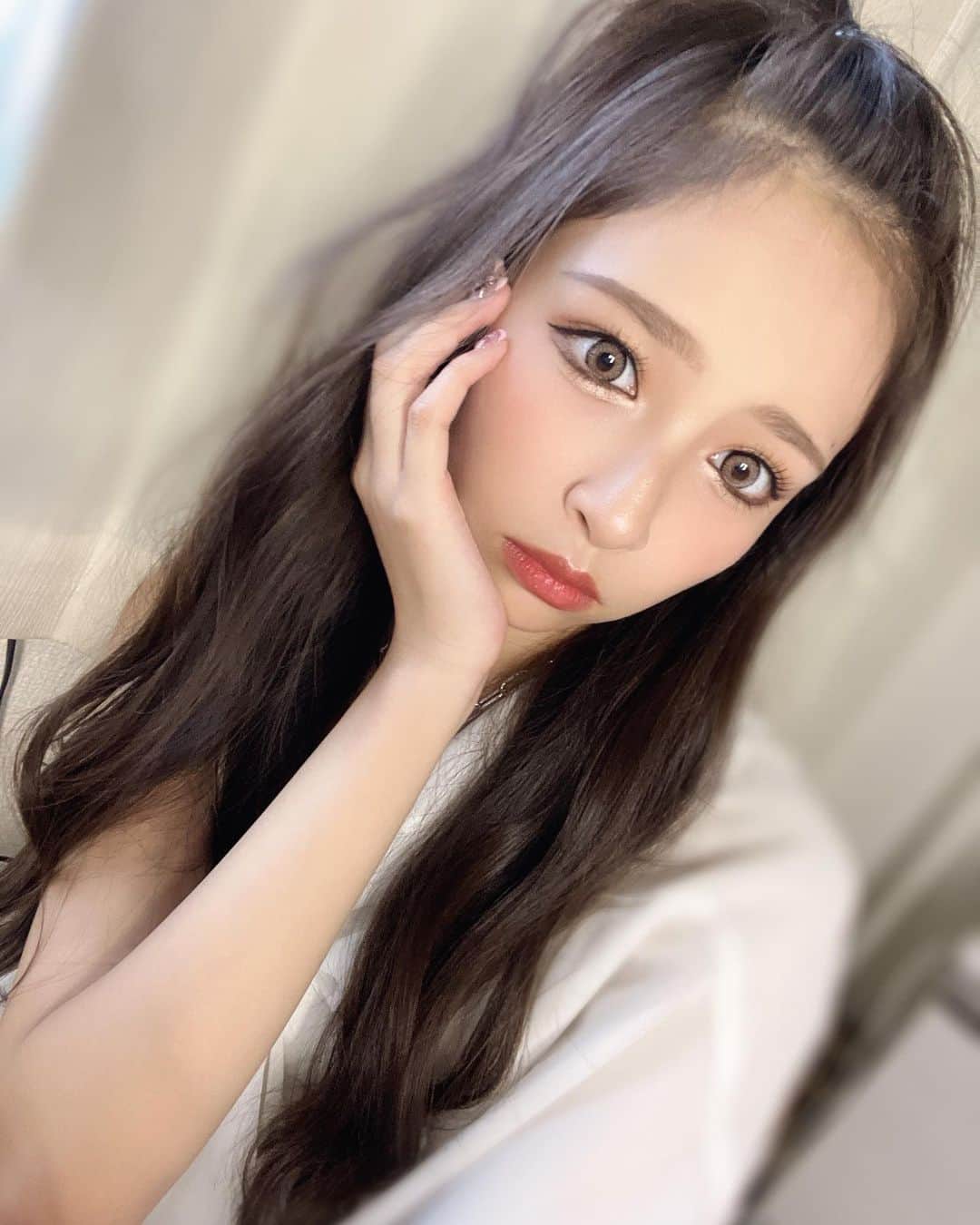 のインスタグラム：「⁡ 何ヶ月かぶりにパリジェンヌをして頂きました👀💕 流れるようにしてもらったよ～～ 鬼盛れるし、束感になってメイクがめちゃ楽🫶🏻  @chipieee_eye_asuka さんありがとうございました🙏🏻🖤 @chipieee_ebisu  ⁡ #Popteen #専属モデル #jc3 #中学3年生 #せらぴー #土屋惺来 #甘ぎゃる #エーライツ #エーライツ所属 #エーチームグループ」