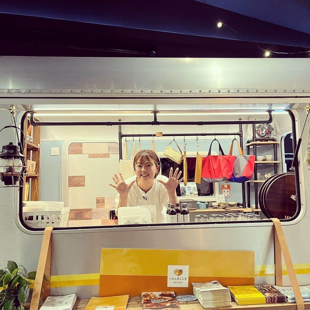 常盤よしこさんのインスタグラム写真 - (常盤よしこInstagram)「甲佐町に6月オープン♫ CAFE＆DINER LOFT STAIRS 🍹 店内にはキッチントレーラーや キャンピングトレーラーの展示も🚛 ローストビーフ丼美味しかった❤️ ご馳走様でした♫  #ロフトステアーズ#甲佐町グルメ#甲佐町カフェ#熊本カフェ#キッチントレーラー#キャンピングトレーラー#トレーラー展示#てれビタ#木曜中継」8月3日 18時06分 - yoshiko.tokiwa