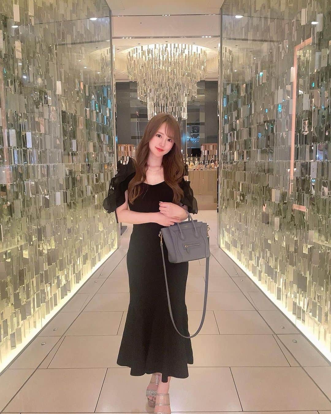 あだちまみのインスタグラム：「.  お気に入りのお店♡ 夜景を一望しながらdinner🍴  ランチはよくきてたけど 夜は初めてだった♡  ⁡ #本日のコーデ#outfit #ポートレート#撮影 #撮影モデル#関西被写体#インフルエンサー #ビジネス#副業#事業#女性企業#美容 #ビジョビ#ビジョスタ#女性経営者」