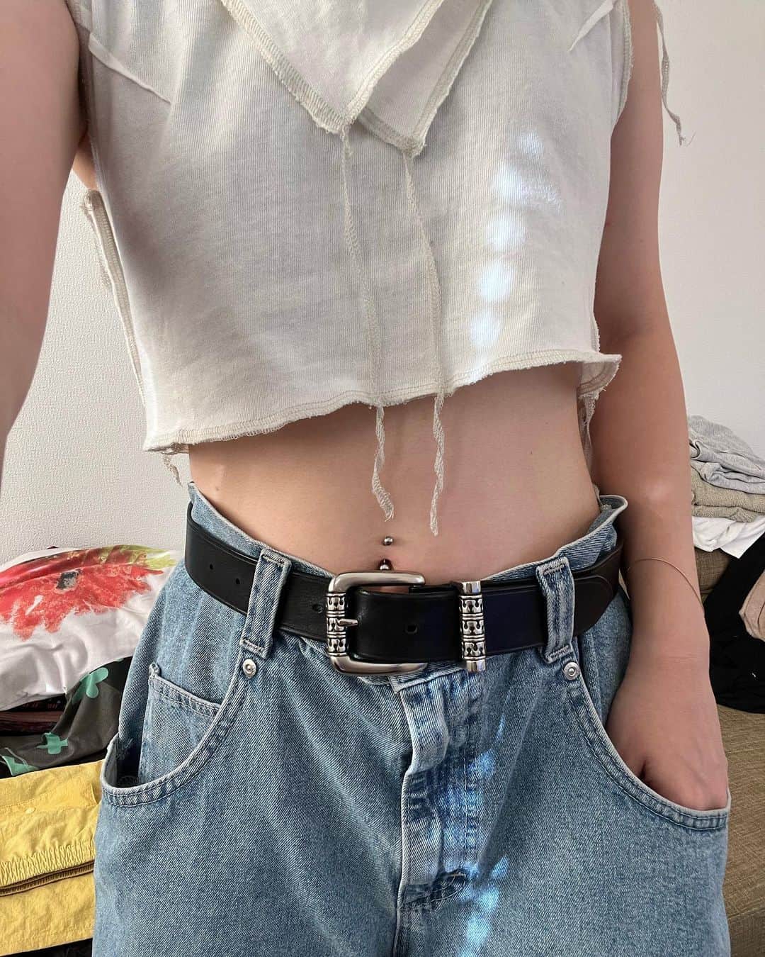 Mio Nagaiのインスタグラム：「. 最近買ったVCFのタンク、バンダナ付きでかわい〜  暑すぎるが故に露出が増えているし、 この歳になって腹出すとは思わなかった🤔 まだまだ人生何が起こるかわからないな〜  #mio__ootd」