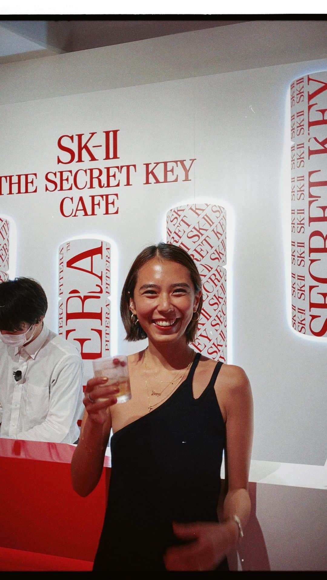 安保彩世のインスタグラム：「@skii ❤️  SK-Ⅱシークレットキーハウスのイベントに行ってきました❤️  SK-II にまつわる10 の秘密を自分の手で解き明かしていくコンテンツや、SK-II 独自の肌測定器「マジックスキャン」も用意されてて肌年齢測定もできたよ😳 どこに何が足りてないか分かってスキンケア好きにはたまらない内容でした🥰勉強になった❤️  #skii #ピテラ #ピテラエッセンス #フェイシャルトリートメントエッセンス」