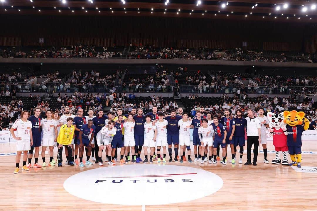 成田幸平さんのインスタグラム写真 - (成田幸平Instagram)「＊＊＊  2023.08.02  VS PSG  24-39 Lose  1万801人のみなさん会場に来て いただいてありがとうございました✨  この試合を開催するにあたって ご尽力くださったみなさんに 感謝の気持ちでいっぱいです🙇🏻‍♂️  今回出た課題と向き合って佐賀で また頑張ろうと思います💪  引き続き応援よろしくお願いします🫡  #彗星JAPAN #PSG #ハンドボール #HANDBALL #salming #SalmingJapan #BEUERFEIND #為せば成る #NoPainNoGain」8月3日 18時35分 - kohei_narita23