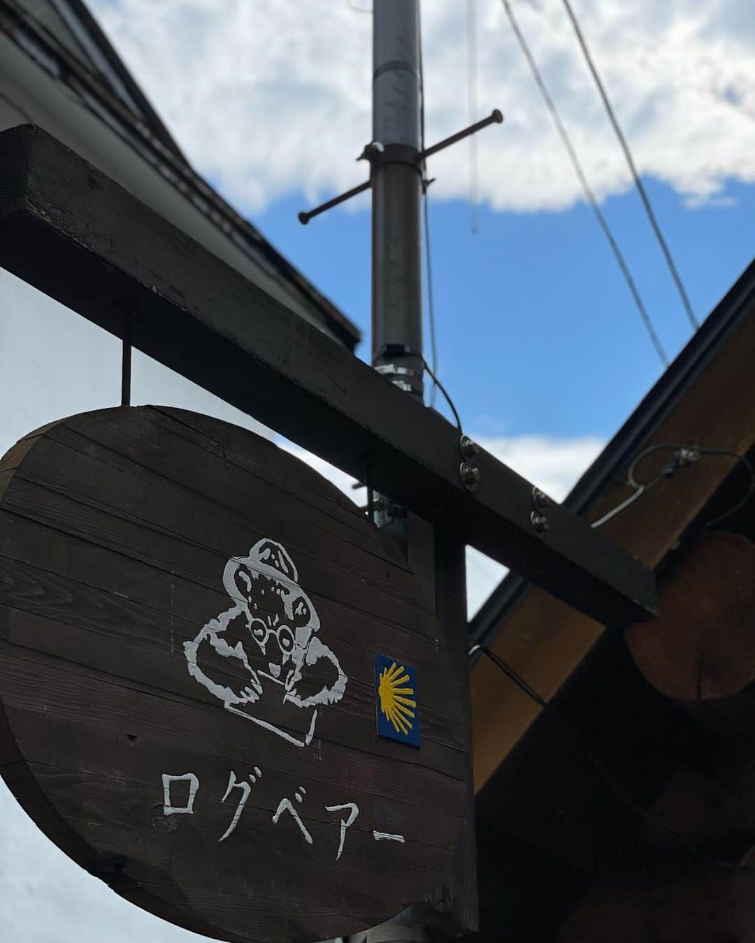 松見早枝子さんのインスタグラム写真 - (松見早枝子Instagram)「数年ぶりに来た#北海道 🌲🌲 ・ まずは#支笏湖 へ🚙 ・ なんて美しいのー😆‼️ ・ 近くにあった美味しいコーヒー屋さん。 座った席の上の版画がきれいだなぁと眺めていたら、私と同じ松見さんの作品❗️ ・ それにしても北海道は全ての気が良い💫😌💫 ・ ・ #北海道旅行 #粮理家 #ウェルネスフードスタイリスト #松見早枝子 #hokkaido #shikotsuko #travelinjapan #japantravel #wellnessfoodstylist #saekomatsumi」8月3日 18時36分 - saekomatsumi