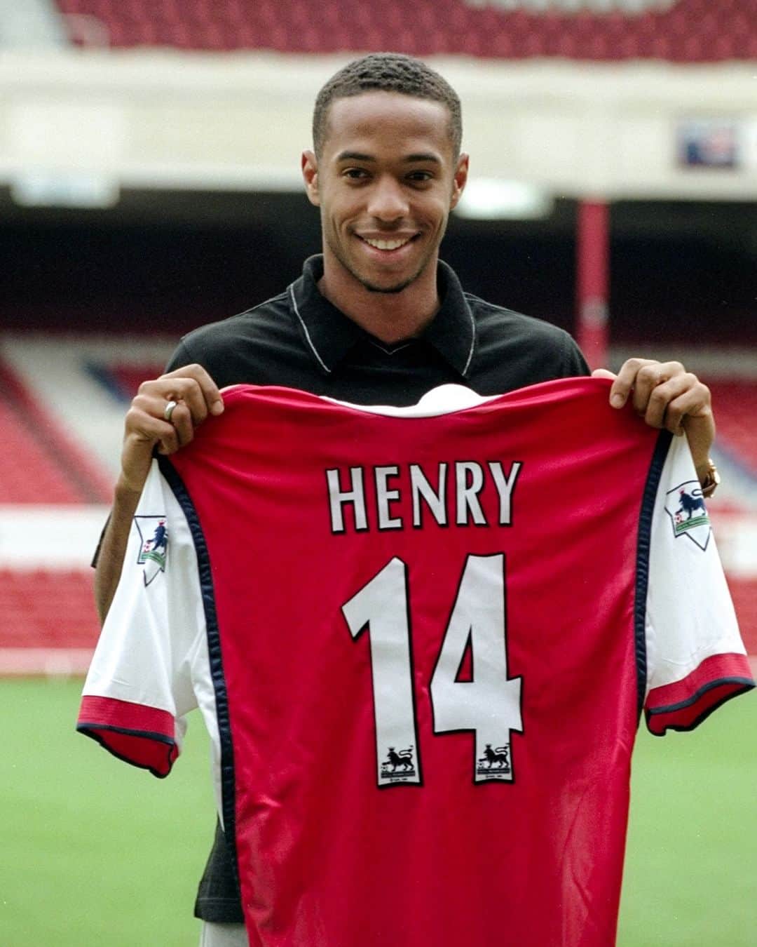 UEFAチャンピオンズリーグさんのインスタグラム写真 - (UEFAチャンピオンズリーグInstagram)「3.8.1999 🗓️ Arsenal sign Thierry Henry ✍️  Legend of the game ✨  #UCL」8月3日 18時57分 - championsleague