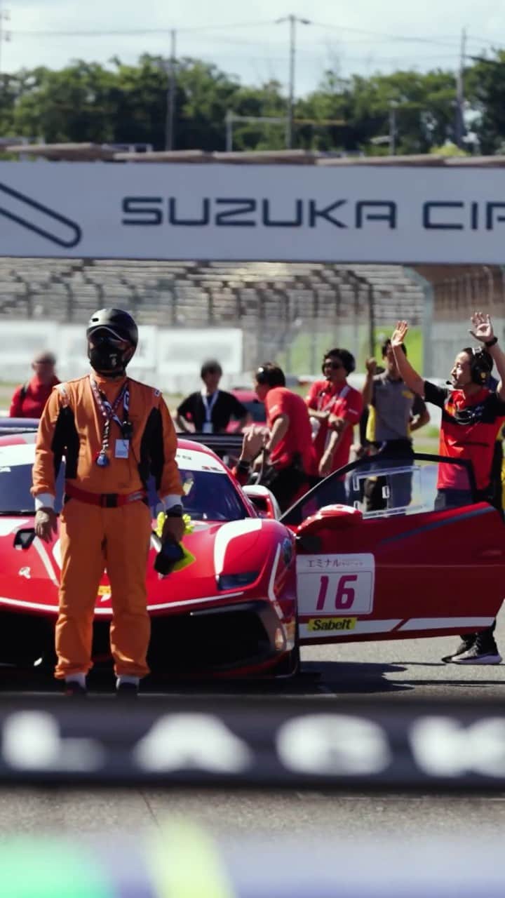 のインスタグラム：「灼熱の暑さのなか、鈴鹿サーキットで行われた「#FerrariChallenge ジャパン」シリーズ第４戦の模様をアーカイブ。前大会では計22名のドライバーがアドレナリン全開で快走。そして今週末、最終戦が8月5・６日にスポーツランドSUGOで開催される。  #Ferrari #フェラーリ #FerrariJapan #Ferrarichallenge #FerrariChallengeJapan #Ferrari488ChallengeEVO #FerrariCorseClienti #FerrariRaces  #フェラーリチャレンジ #フェラーリレース #LuxuryLifestyle #LuxuryCars #CarLifestyle #Ferraristi #ラグジュアリーカー」