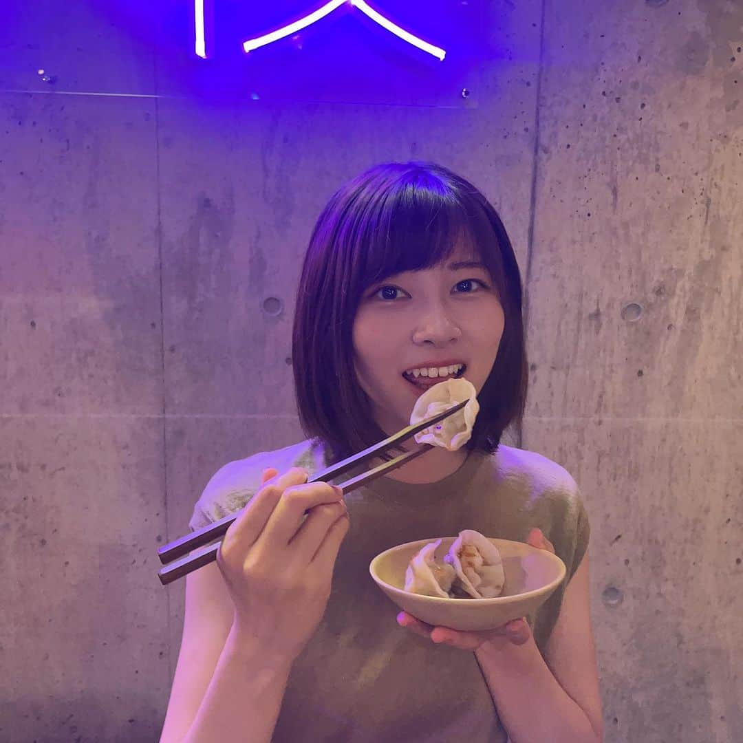 佐保里のインスタグラム：「おしゃれな代官山で美味しい中華屋さんに行ってきた😋🍲 お通しで出てきた海老さんから〆のデザートまで全部美味しかった、、🥺🫶🏻  📍代官山ライチ  「中華×ラム肉×スパイス×酒場」がテーマの代官山の裏路地、半地下にひっそりと佇む隠れ家中華酒場🍸 是非皆様もネオンの中食べる美味しい中華を味わってみてくださいっ💨  PR @daikanyama.lychee #代官山ライチ #代官山グルメ #代官山ディナー #代官山バー #渋谷グルメ #渋谷ディナー #渋谷バー #渋谷居酒屋」