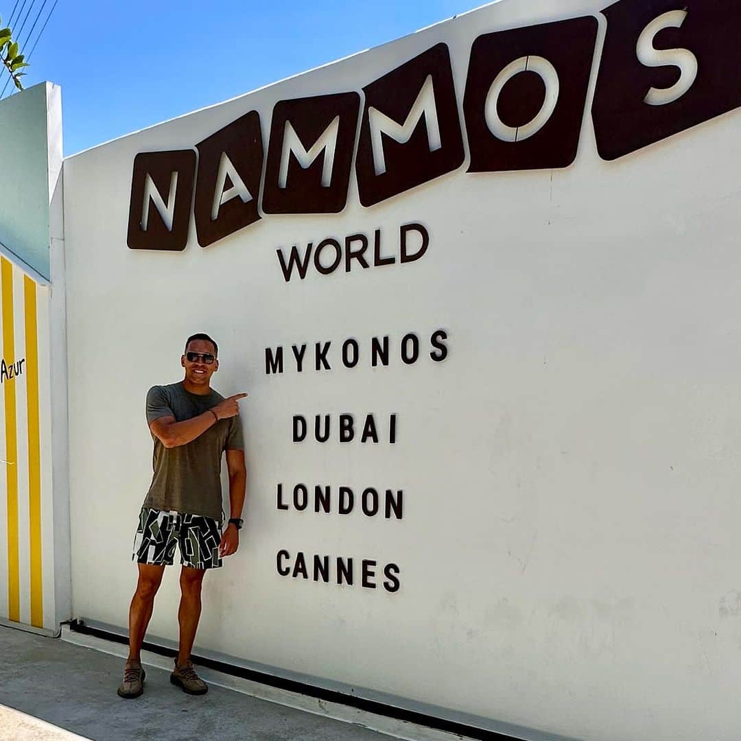 パストール・マルドナドのインスタグラム：「I want to thanks my friends 🤴 Zannis,  @vpastra and the all @nammosworld family for the kindness and hospitality. We love you  all 🤗 🙌 🇬🇷 the best please in #Mykonos  #nammosmykonos #greece #summer #hollydays @nammosvillage #nammosbeach #nammos #party」