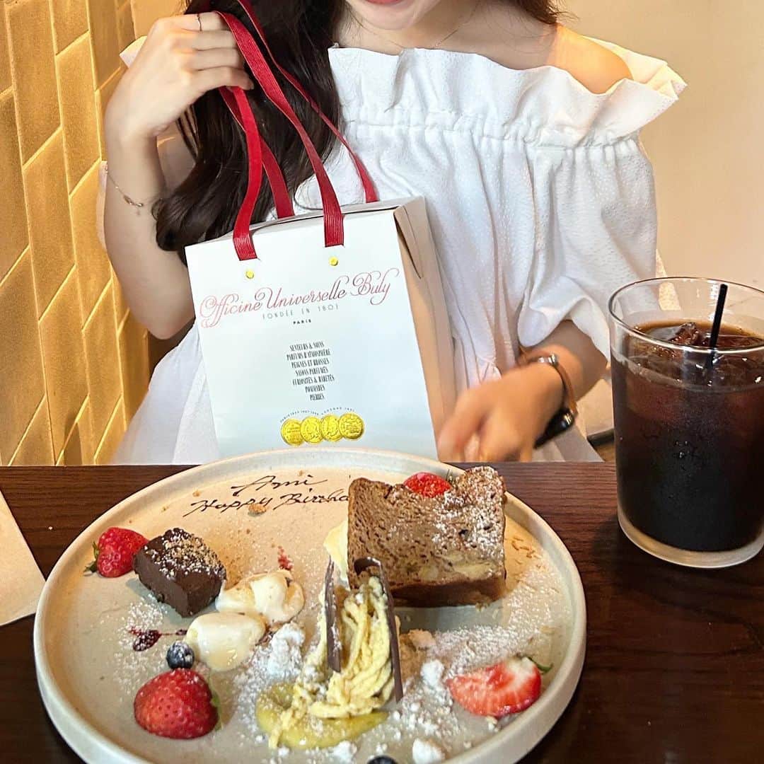 のインスタグラム：「︴𝑐𝑜𝑐𝑖 𝑙𝑢𝑛𝑐ℎ , 𝑡𝑜𝑘𝑦𝑜 𝑒𝑏𝑖𝑠𝑢  友達が誕生日お祝いしてくれた( ; ; )🤍 ほんと嬉しい ... ,,  素敵なお店で料理も全部美味しかったあ💭🤤 話しながら食べてると時間経つのあっという間で コース料理3時間ぐらいかけて食べてた笑  幸せな時間ありがとう .. 🥂’-  . . . #coci #恵比寿ランチ #渋谷ランチ #目黒ランチ #東京ランチ #コース料理 #バースデープレート #誕生日プレート #誕生日サプライズ」