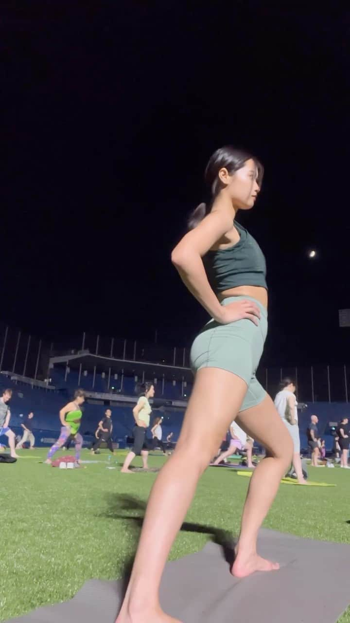 西山乃利子のインスタグラム：「Night yoga🧘‍♀️」