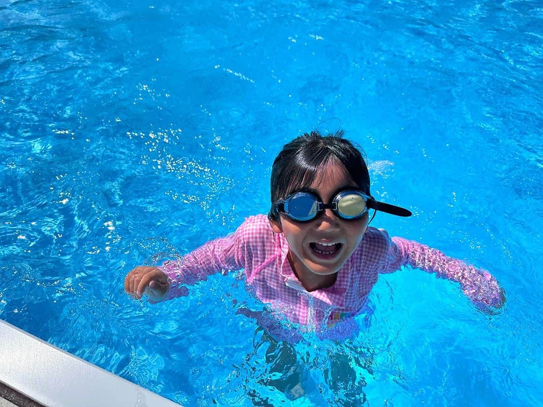 大友愛さんのインスタグラム写真 - (大友愛Instagram)「今年は夏満喫中☀️ ２日連続プール🤩  今しかない子供達との時間を大切に過ごそうッ  親として それが何より幸せな時間❤️  #子育て母ちゃん #2023summer #夏休み #母も楽しむ」8月3日 19時04分 - ai_dayooon