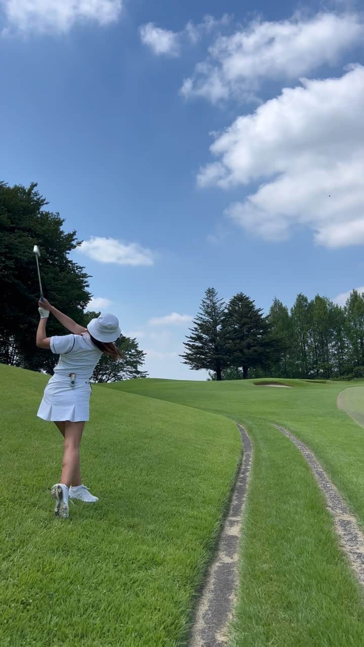のインスタグラム：「この日はめっちゃくちゃ楽しかったゴルフ⛳️🤍 中学生ぶりに那須小川に行ってきました😆 25パットで77🤣 パタートアプローチが上手かった🤣✌️  ウェアとスパイクは @adidastokyo  @adidasgolf 🤍  バケハは @newera_golf です🫶  #アディダスゴルフ @adidastokyo #giftedbyadidas #ゴルフ #ゴルフ女子 #ゴルフ男子 #スポーツ女子 # #golf #golfing #golfer #golfwear #ゴルフウェア #ゴルフコーデ #YouTube #골프 #골프여자 #高尔夫  #instagolf #ゴルフ好きな人と繋がりたい」