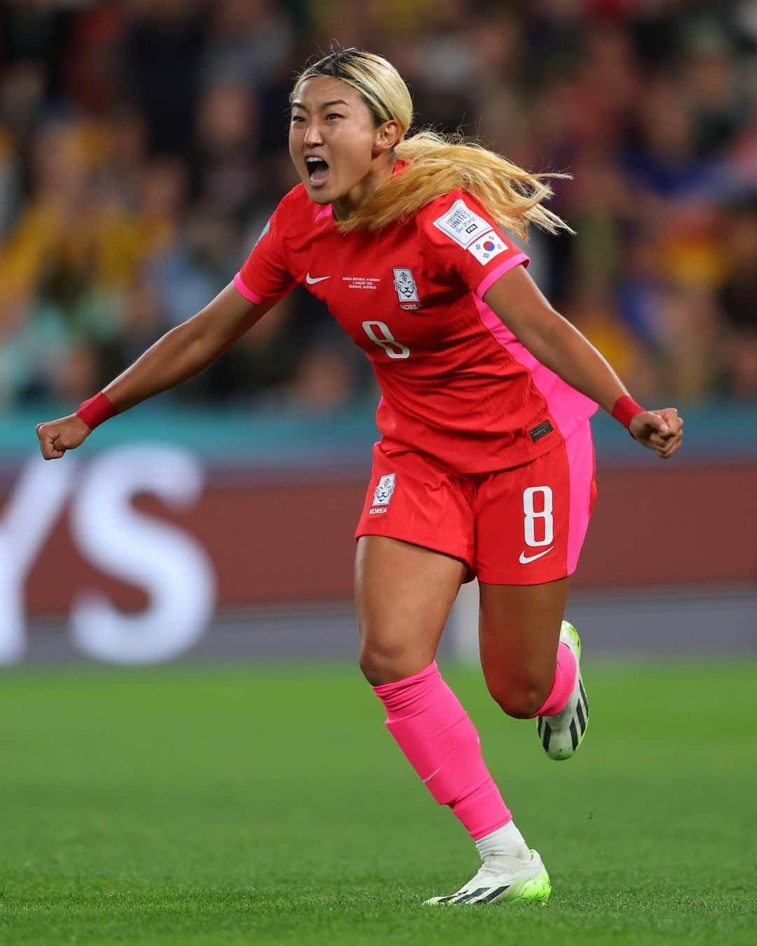 FIFAワールドカップさんのインスタグラム写真 - (FIFAワールドカップInstagram)「What a moment for @sohyun_cho_0326 as she scores the opener against Germany! 🇰🇷  That’s @thekfa’s first goal of this #FIFAWWC. 🙌」8月3日 19時14分 - fifaworldcup