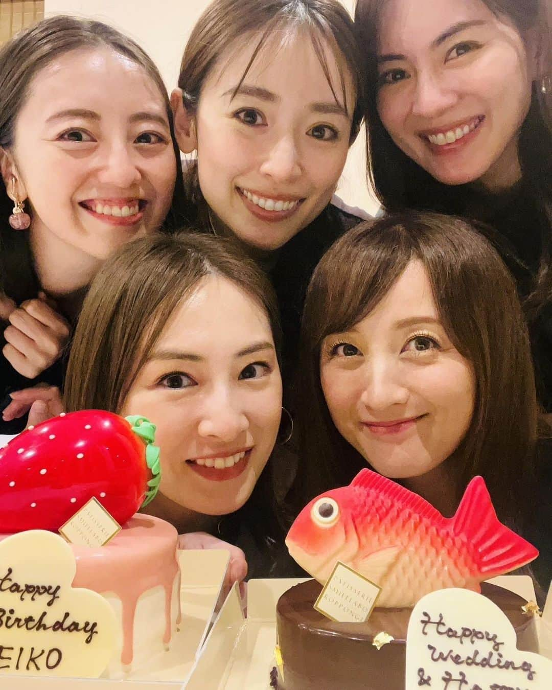 沢井美優のインスタグラム：「昨夜はスーパームーン🌕✨ だったようですね🥹  みんなで美味しい楽しい時間を過ごして、綺麗なお月様を見上げて帰りました✨✨  彩夏ちゃん🧡 お誕生日&ご結婚おめでとう💒✨  ちょっと早いけど、  景ちゃん❤️ お誕生日おめでとう🎂✨✨  の会でした🥳  ケーキも可愛いし二人も可愛すぎたのでツーショットも添えておきます🥰✨✨  日々の生活はさまざまなことが起こるけど、嬉しいこと幸せなことはもちろん、辛かったりすることも吐露できて受け止めて時には心地よく流してくれる。  そんな関係に毎度幸せを噛みしめております☺️🍵  もう逢いたいよー🥹💓  #ご結婚おめでとうございます #お誕生日おめでとう #🎂  #小松彩夏 #🧡 #北川景子 #❤️ #安座間美優 #💚 #泉里香 #💙 #沢井美優 #🩷 #戦士会  #めぐり逢い　#出逢い #幸せ #💖 #美少女戦士セーラームーン #🌙  #セーラームーン  #スーパームーン #pgsm」