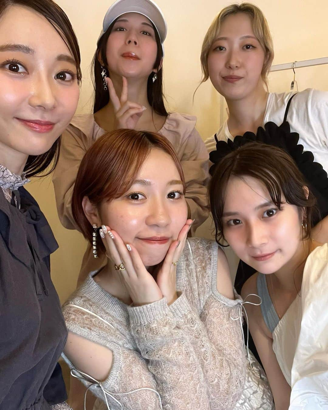 葉月祥子さんのインスタグラム写真 - (葉月祥子Instagram)「@honeymihoney_official instaliveの時みんなと🤍🤍🤍😊 ⁡ ⁡ HONEY MI HONEY staffのみんな可愛くて優しくて本当大好きなんだ💕 ⁡ ⁡ ⁡ @honeymihoney_style それぞれのコーディネートも素敵なので是非オススメ🥰📸🤍 ⁡ ⁡ 着用全て HONEY MI HONEY #ハニーミーハニー #honeymihoney  #honeymihoneystyle #ファッションブランド #fashion #アパレル #ブランド #コーディネート #instalive #📸🤍」8月3日 19時16分 - shokohazz210