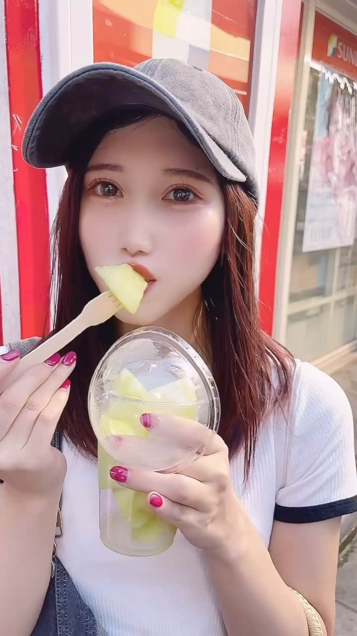 のインスタグラム：「キャッチマイハートベリーメロン〜🍈  #くびれ職人 #followme #gravure #model #フォロー大歓迎 #グラビア #グラビアアイドル #コスプレ #instagood  #被写体  #角色扮演  #外拍模特兒  #性感內衣  #ナイスヒップ  #競泳水着」