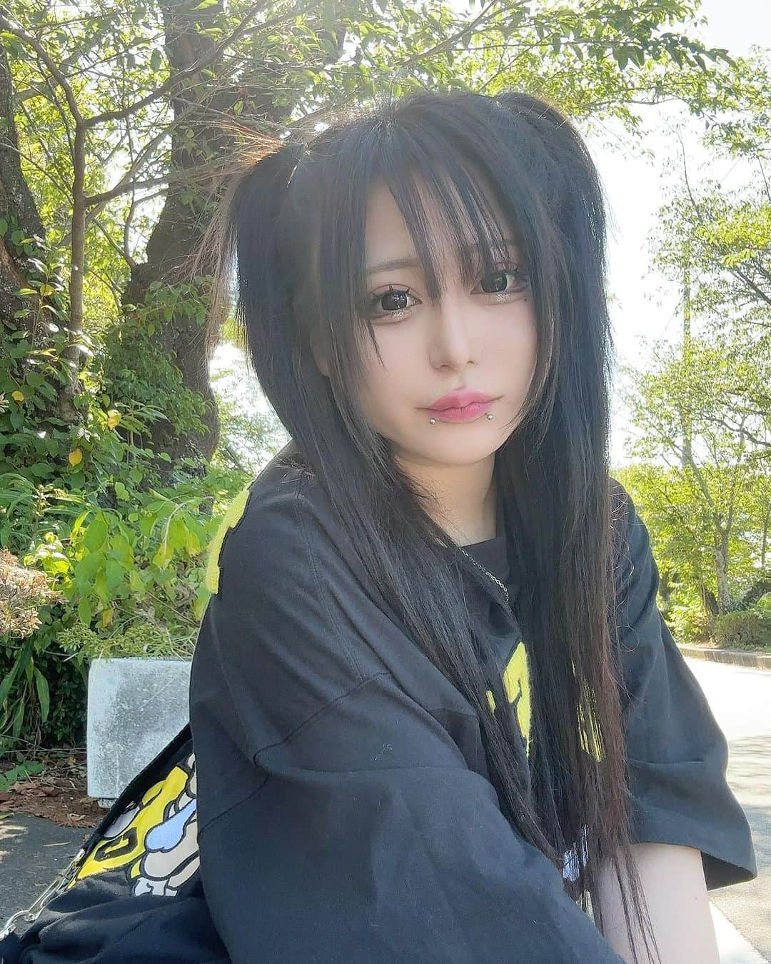 姉ですのインスタグラム：「黒髪にしたー🥺❤️ 初プルエクステめっちゃよすぎた…🤤❤️」