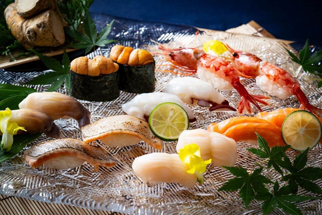 ザ・プリンス パークタワー東京さんのインスタグラム写真 - (ザ・プリンス パークタワー東京Instagram)「「寿司 濱芝」で、味わう北海道。  身がやわらかく、上質な脂のりが特徴の“時鮭（トキシラズ）”や北海道の方言でエイを意味する“かすべ”など北海道フェアならではの食材を使用したメニューをご用意しております。  北海道の自然の恵みを存分に味わえる味覚体験をお楽しみください。  詳しくはWebサイトへ   Savour the tastes of Hokkaido at The Prince Park Tower Tokyo.  At Hamashiba Sushi, we offer a unique menu featuring ingredients sourced directly from Hokkaido, including Tokishirazu salmon, known for its soft texture and high-quality fatty flavour, and our "Kasube" sushi, which comes from the local Hokkaido dialect word for stingray.  Indulge in an exquisite culinary experience that beautifully bestows the treasures of Hokkaido's bountiful lands and seas.  For more information, please visit our website.  Share your own images with us by tagging @princeparktowertokyo —————————————————————  #theprinceparktowertokyo #hokkaido #kaisen #ThePreferredLife #ザプリンスパークタワー東京 #北海道フェア #北海道グルメ」8月3日 19時34分 - princeparktowertokyo