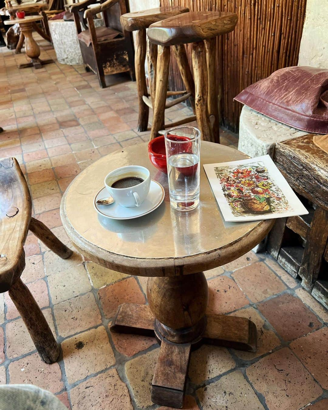 ギャランス・ドレさんのインスタグラム写真 - (ギャランス・ドレInstagram)「1/ my summer bag by @muun_officiel  2/ café at La Colombe d’Or in St Paul de Vence  3/ been wearing the same things all summer  4/ sometimes a coffee is enough to experience a wonderful place—but I’d like to stay there someday. I wouldn’t go at high season though, it felt a little bit like an influencer hotspot which is okay until the person next to you starts talking loudly to her TikTok audience commenting on the “authentic experience” 🤪😂 (but the service was still impeccable and relaxed) 5/ art everywhere, the story of the place is magical (and really authentic indeed!) 6/ I could live in that café area!」8月3日 19時49分 - garancedore