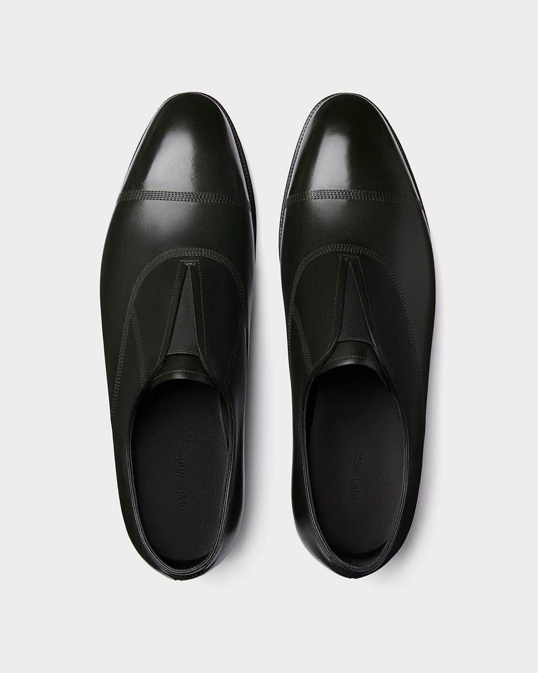 ジョンロブさんのインスタグラム写真 - (ジョンロブInstagram)「Introducing Mansell, minimal yet supremely elegant, this slip-on revisits a timeless silhouette with rows of  refined stitching reminiscent of tailoring details, making it the perfect pairing for elevated suiting. . #johnlobb」8月23日 21時00分 - johnlobb