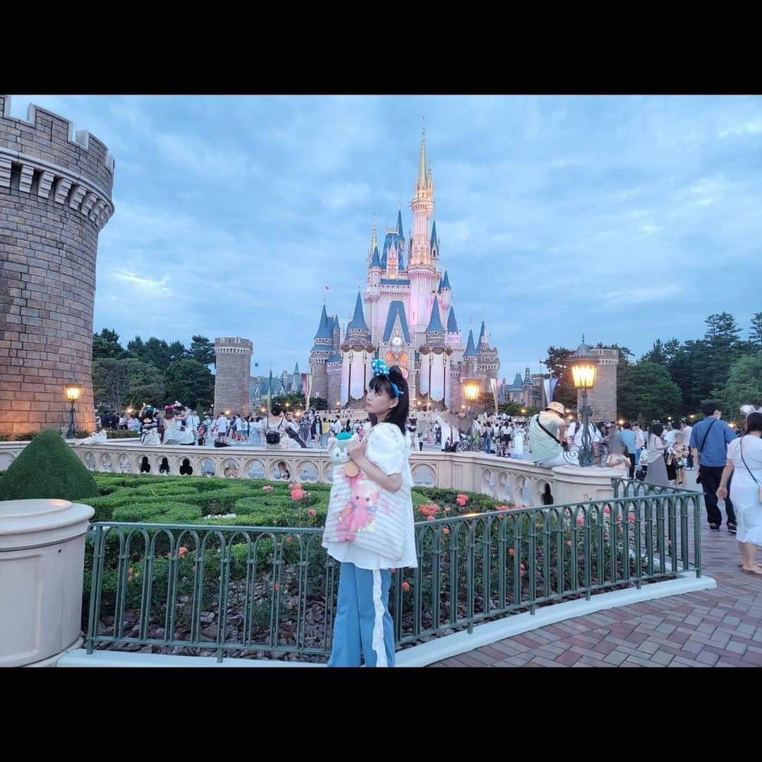 根岸可蓮さんのインスタグラム写真 - (根岸可蓮Instagram)「🐭🏰👑 出てない写真沢山😭 横顔ばっか集めた🫡 ディズニーシーもまた行きたいな🥺 ※ ※ ※  #ディズニー  #ディズニーランド  #candystripper #キャンディストリッパー #キャンスパ #根岸可蓮 #れんれん #Renstagram #followme #instagood #れんれんドキドキでーす」8月3日 19時46分 - negishikaren_official