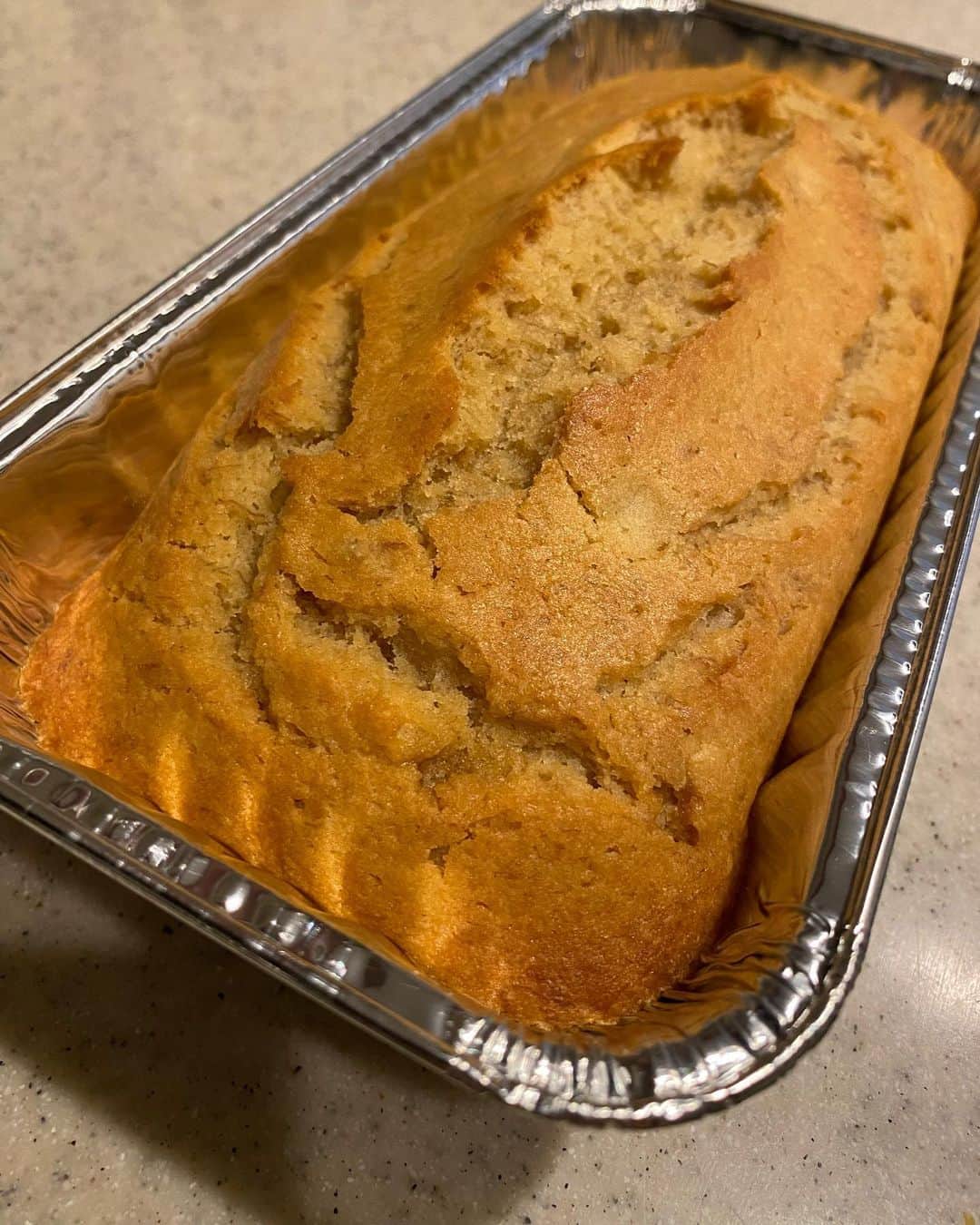 谷桃子のインスタグラム：「子供達のおやつに米粉のバナナケーキを作りました(*^^*)✨🌸  初めてにしては上出来♡♡  しっとりしててバナナもしっかり感じられて美味しかった☺️✨🎵  ご馳走様でした♡♡  #手作りおやつ #米粉のバナナケーキ #タニモモレシピ」
