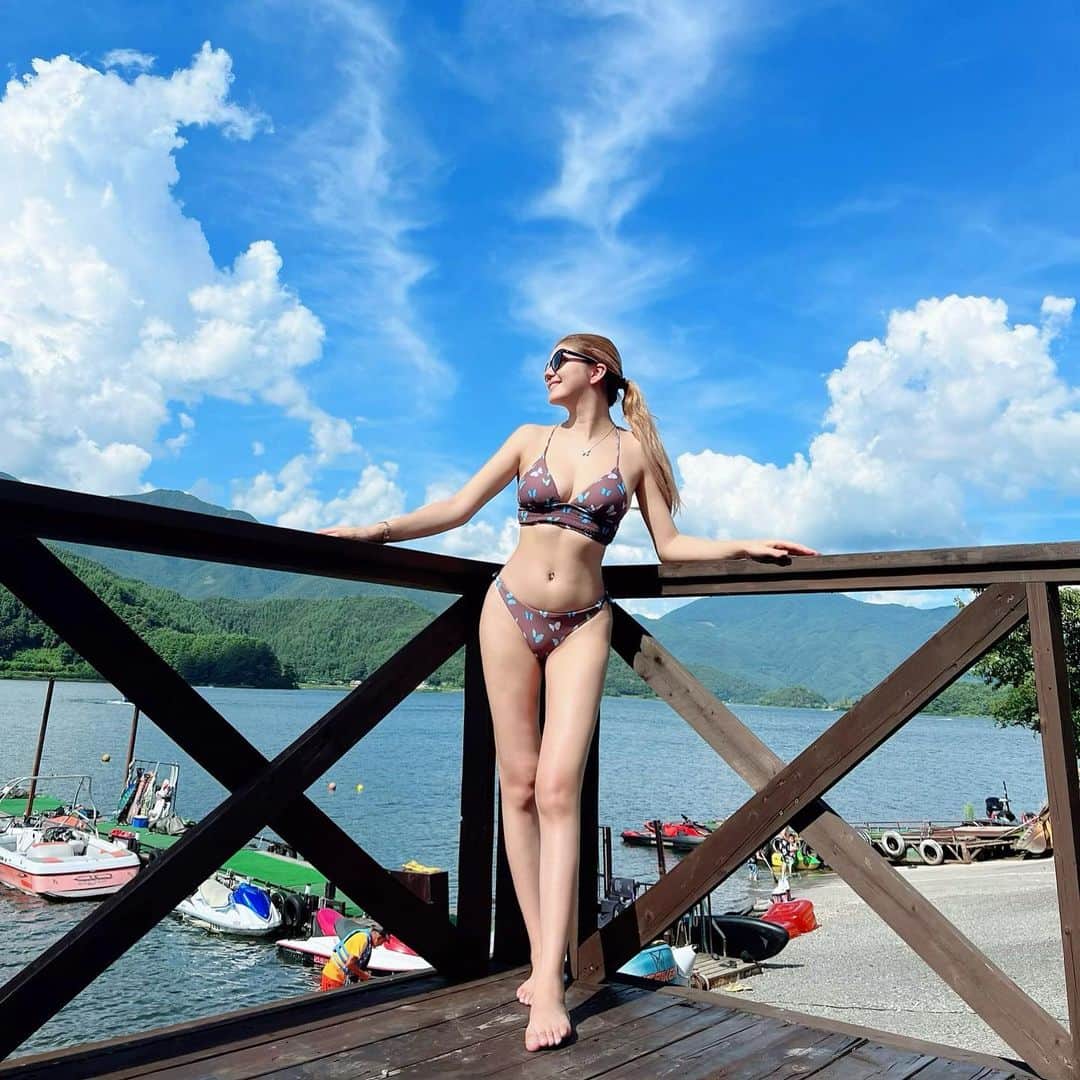 紗蘭さんのインスタグラム写真 - (紗蘭Instagram)「タイトルは、『BBQ食べ過ぎて下っ腹ぽっこり』です😪🩷💦 8月入って、ダイエット開始！🐷💦(多分) 河口湖ではしゃぎ過ぎて髪の毛ボサボサの写真しかない😂 #alexiastam #河口湖」8月3日 19時58分 - saracchidayo