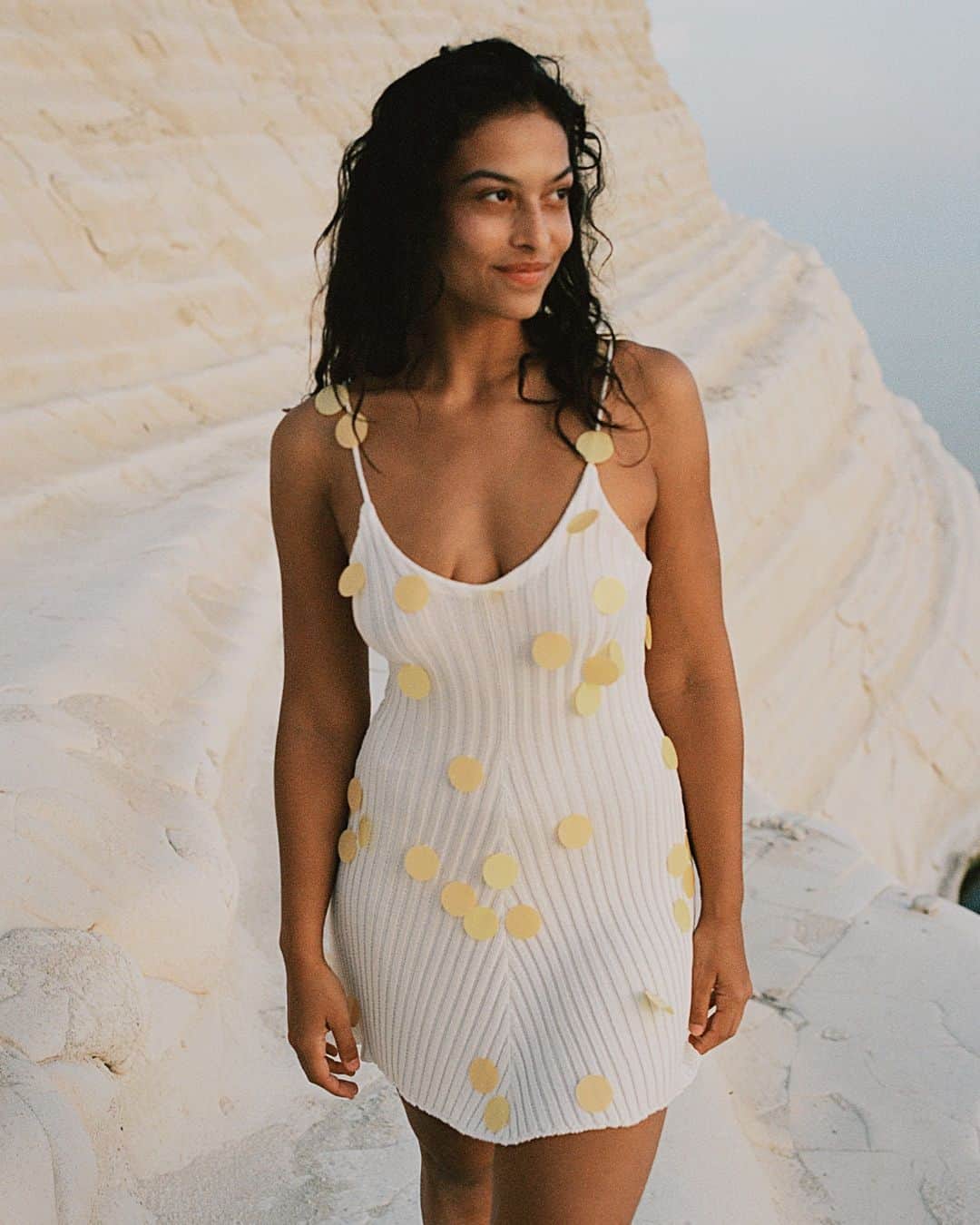 ネッタポルテのインスタグラム：「SUN SEEKER: Late summer escapism and vacation wardrobe inspiration from our latest @portermagazine cover feature, as model @devynfaithgarcia showcases the pieces to pack now. Discover the full story, photographed by @sonia_szostak and styled by @hannakelifa, at the link in bio.」