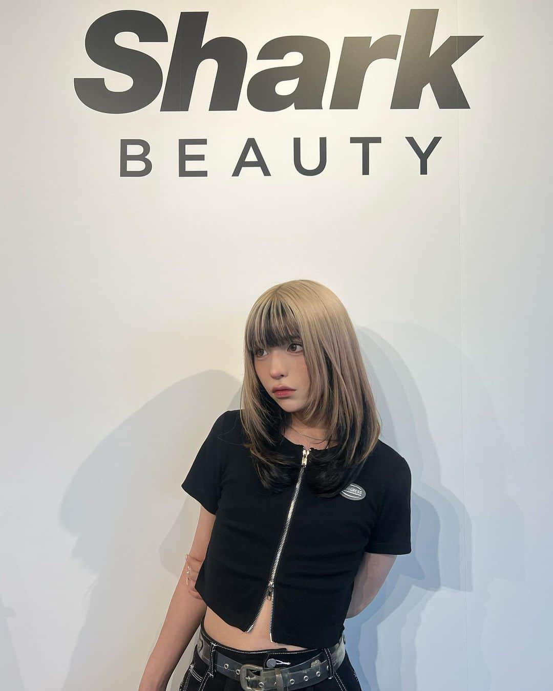 ぎんしゃむのインスタグラム：「shark beautyが日本に初上陸したということでその体験会に参加してきました！新発売するFlexstyleとを使わせて頂きました。普段とは違う、エアリーな感じにヘアスタイリング出来て“なりたいワタシ”がまた新しく見つかったなと思いました！  #Shark_ad #SharkBeauty #シャークビューティー #シャークドライヤー #Shark #なりたいワタシをつくる」