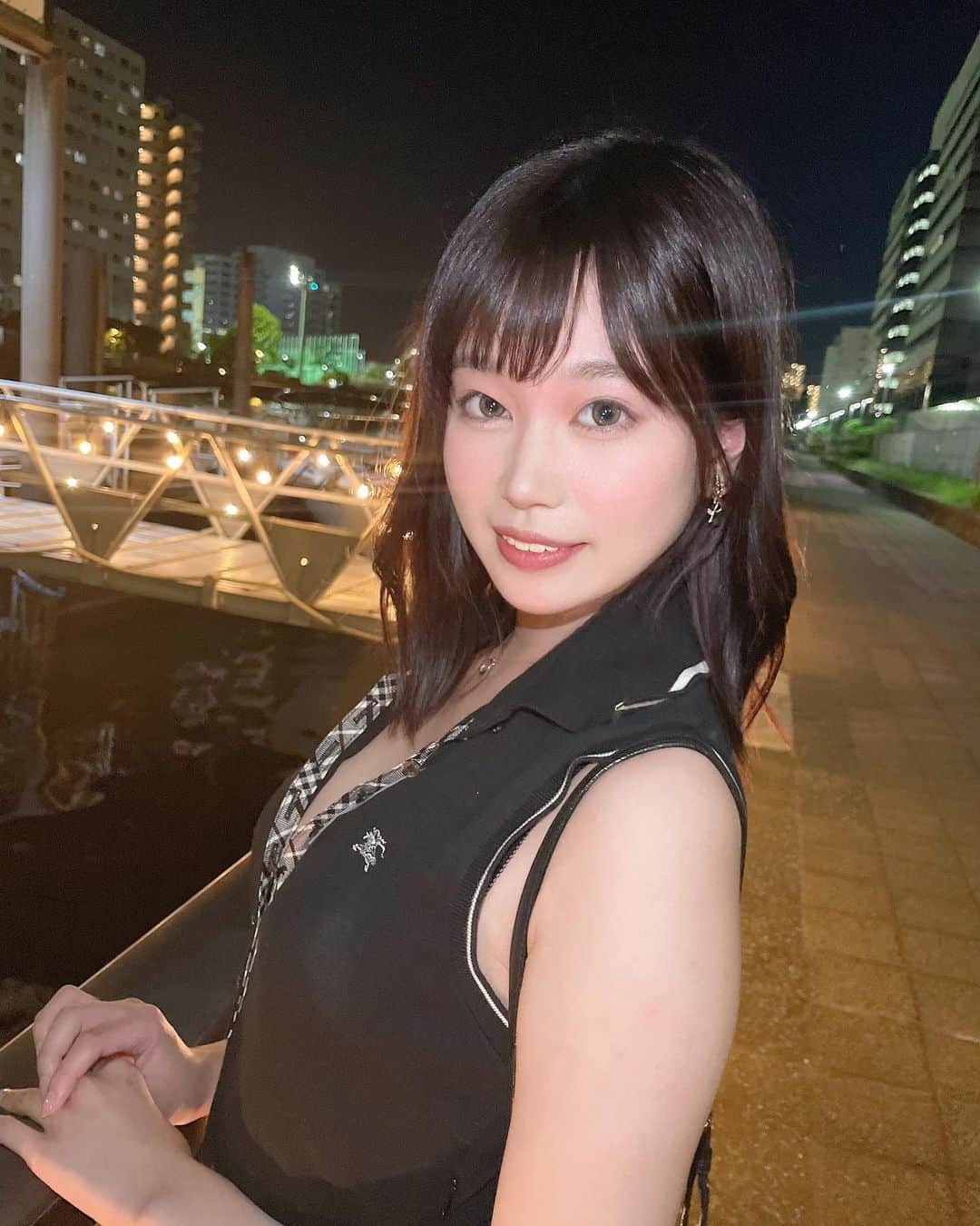 前田美波のインスタグラム：「夏の夜は風が気持ちいいね  #前田美波 #セクシー女優 #デート #夏夜 ##burberry #ワンピース #night #followｍe」