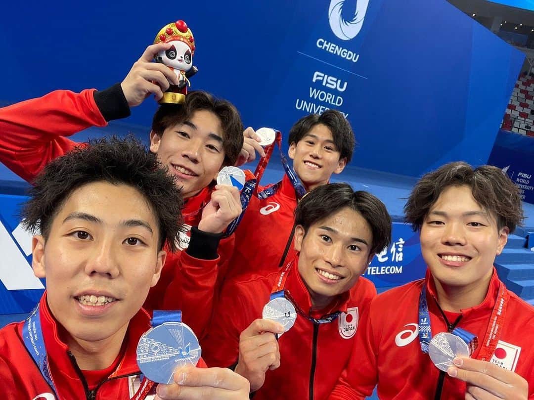 橋本大輝のインスタグラム：「. 団体総合2位でした🥈  明日の個人総合と明後日の種目別でもいい演技が出来るよう頑張ります🔥  やりきってきます！  #FISU #worlduniversitygames」