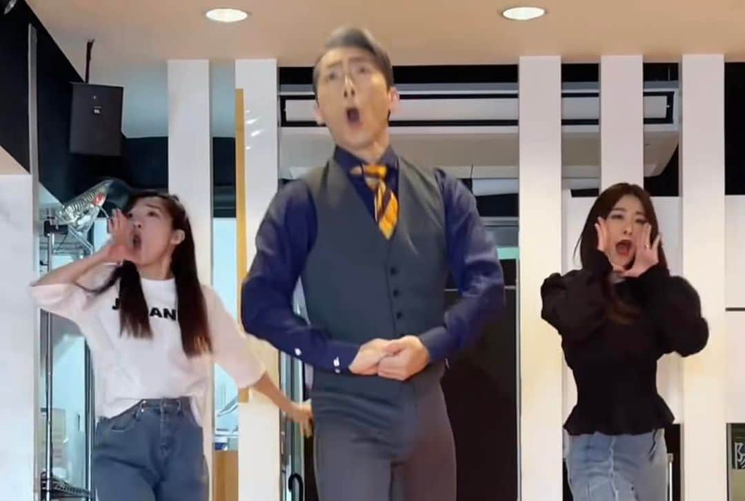 火口秀幸のインスタグラム：「さぁ、この後 22時から TikTok にて 初 生配信 やりまぁす  遊びにいらして下さい  宜しくお願い申し上げます🕺🙇‍♀️🕺  www.tiktok.com/@gogohidesan」