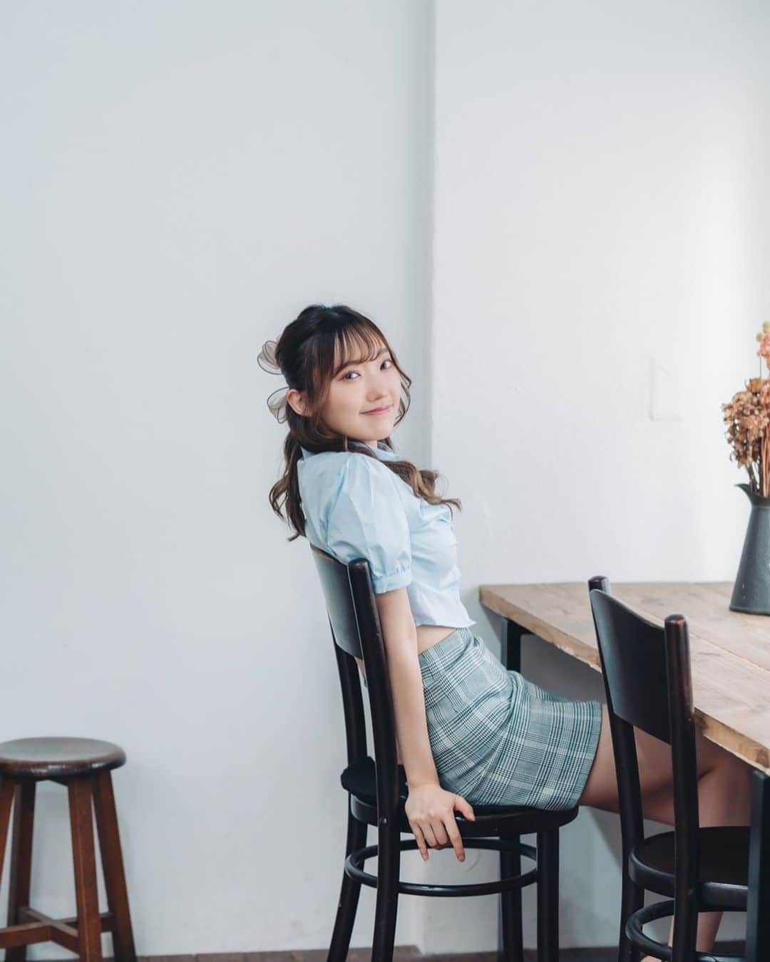 相澤瑠香のインスタグラム：「生誕オフショット☕ 隣の席、空いてるよっ  photo by @yuto_cam」