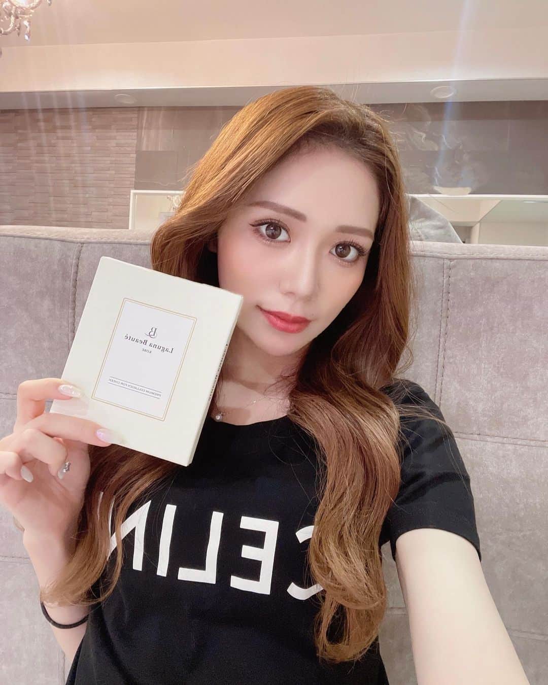 のインスタグラム：「. 週1でしてるパック🙂💓 最近はこのフィルムパックにハマり中🫶🏻 溶けるコラーゲンフィルムで コラーゲン・加水分解コラーゲン・ヒアルロン酸の成分配合されてるから お肌のハリ不足・たるみが気になる方にはおすすめ✨  使ってみたら最先端パックの良さわかる🫣  #美人百花 #気になりコスメ #アンチエイジング #ラグナボーテ #lagunabeate #コラーゲンパック #コラーゲンフィルム」