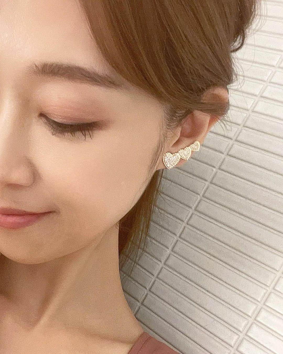 池田るりさんのインスタグラム写真 - (池田るりInstagram)「. 暑くて家に帰ったら即アップヘアにする毎日☺️ . 最近仲間入りした @anche_official のハートのイヤリングが可愛過ぎてお気に入り〜😍 @anche_official のイヤリングはデザインも可愛いし付け心地も良くてたくさん集めてます💕 . . .  #anche #アンシェ #イヤリング #アクセサリー #ジュエリー #earrings」8月3日 20時40分 - ruri_ikeda