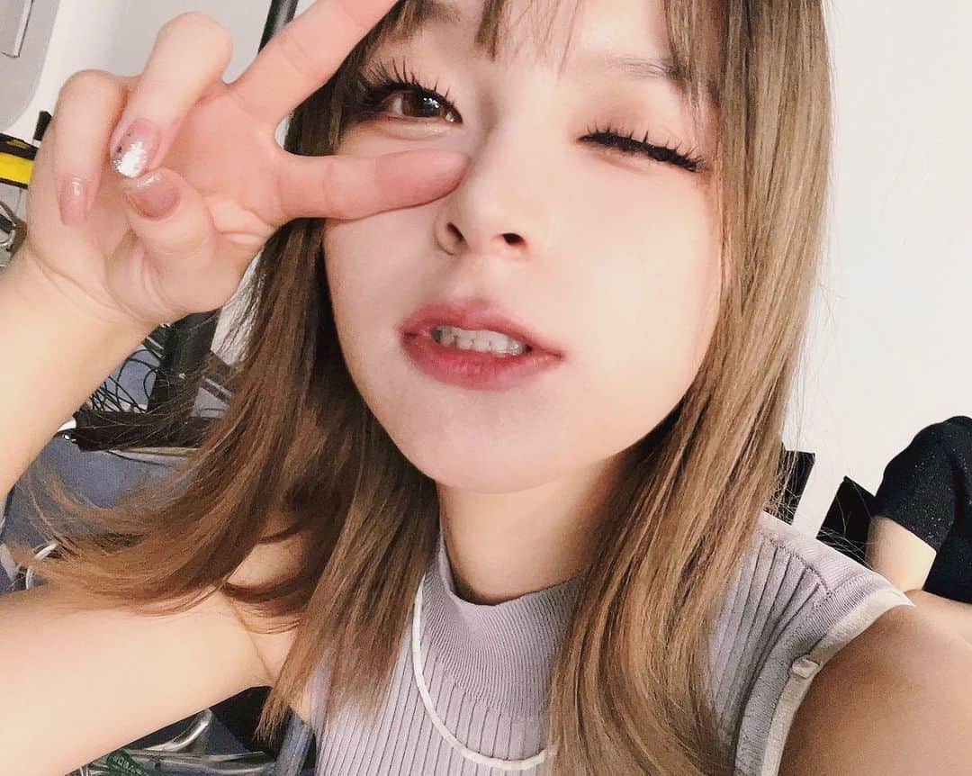MARiAのインスタグラム：「昨日はとある撮影でしたっ 今日は引きこもって歌詞かきかき。  なin上海。  明日は香港へっ✈️  #GARNiDELiA #MARiA #美依礼芽 #上海　#香港」
