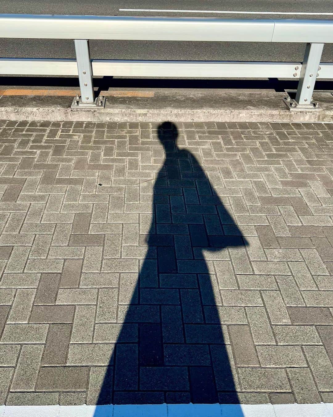のインスタグラム：「_  #mybirthday 🫶  今日はこれでもか‼︎って思うくらい 丈の長いお気に入りのワンピースを着てお仕事へ行き、 帰りに大好きな場所へ寄って パワーチャージをしてきました✨  今年も充実した1年にします💓  たくさんのメッセージありがとうございました！！😌」