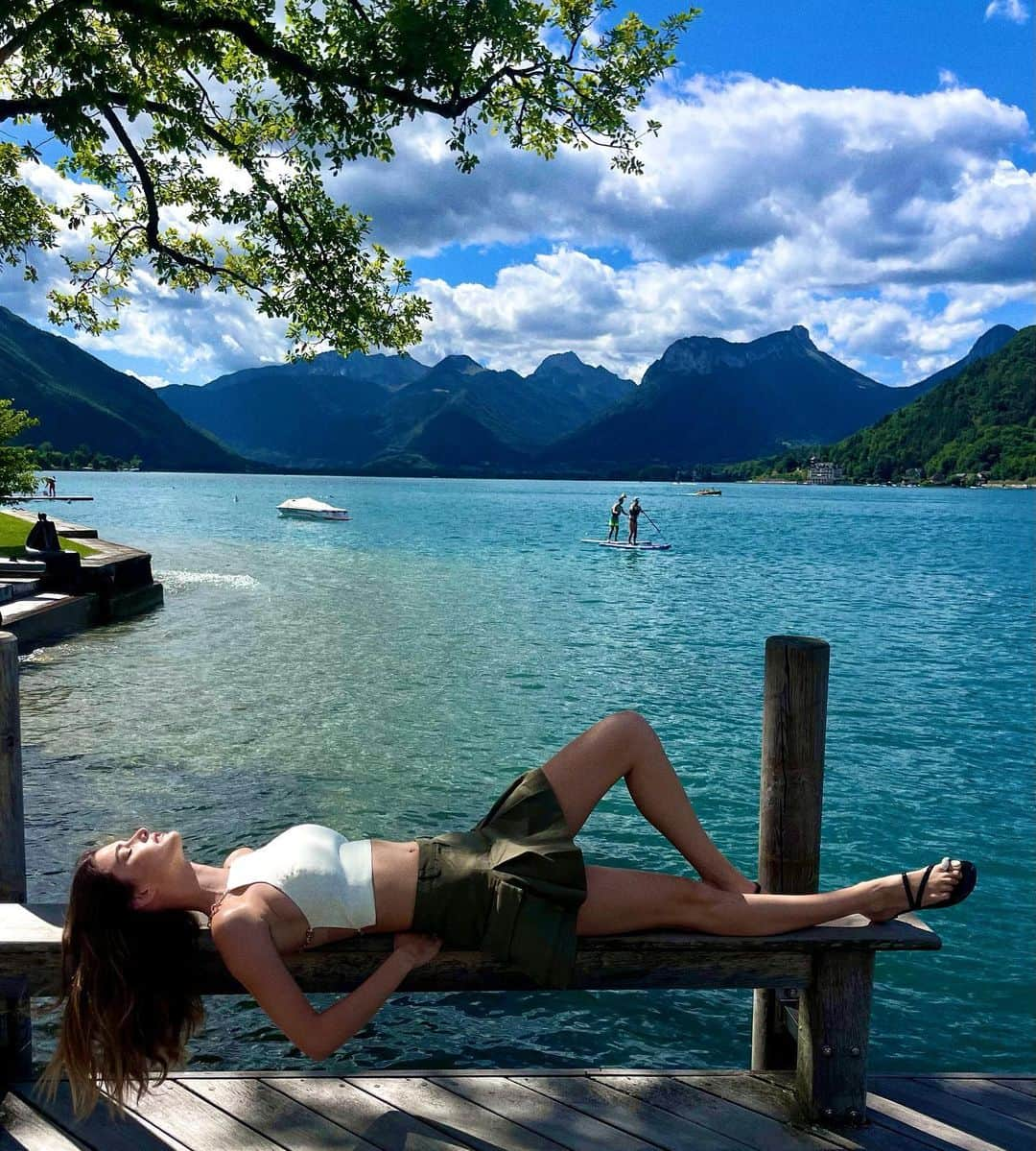 OPHELIEのインスタグラム：「One of France's most beautiful places, just an hour away from my hometown, with 2 Michelin stars chef @jeansulpice and his wife giving you the warmest welcome at their beautiful hotel @aubergeduperebise , providing the best view point on Annecy’s lake. Merci pour ce fabuleux séjour, ce délicieux dîner et chaleureux accueil」