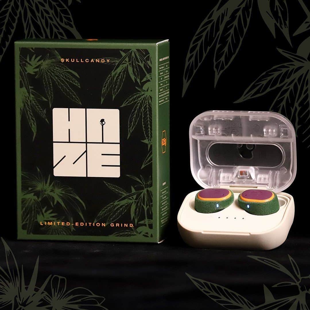 Skullcandy Japanのインスタグラム：「Haze Grind 🍃 パッケージデザインもHaze仕様🌿  イヤホンは本物の葉っぱみたいな質感🍃  いつも持ち歩くイヤホンもおしゃれに高音質で毎日をハッピーに♫💀」