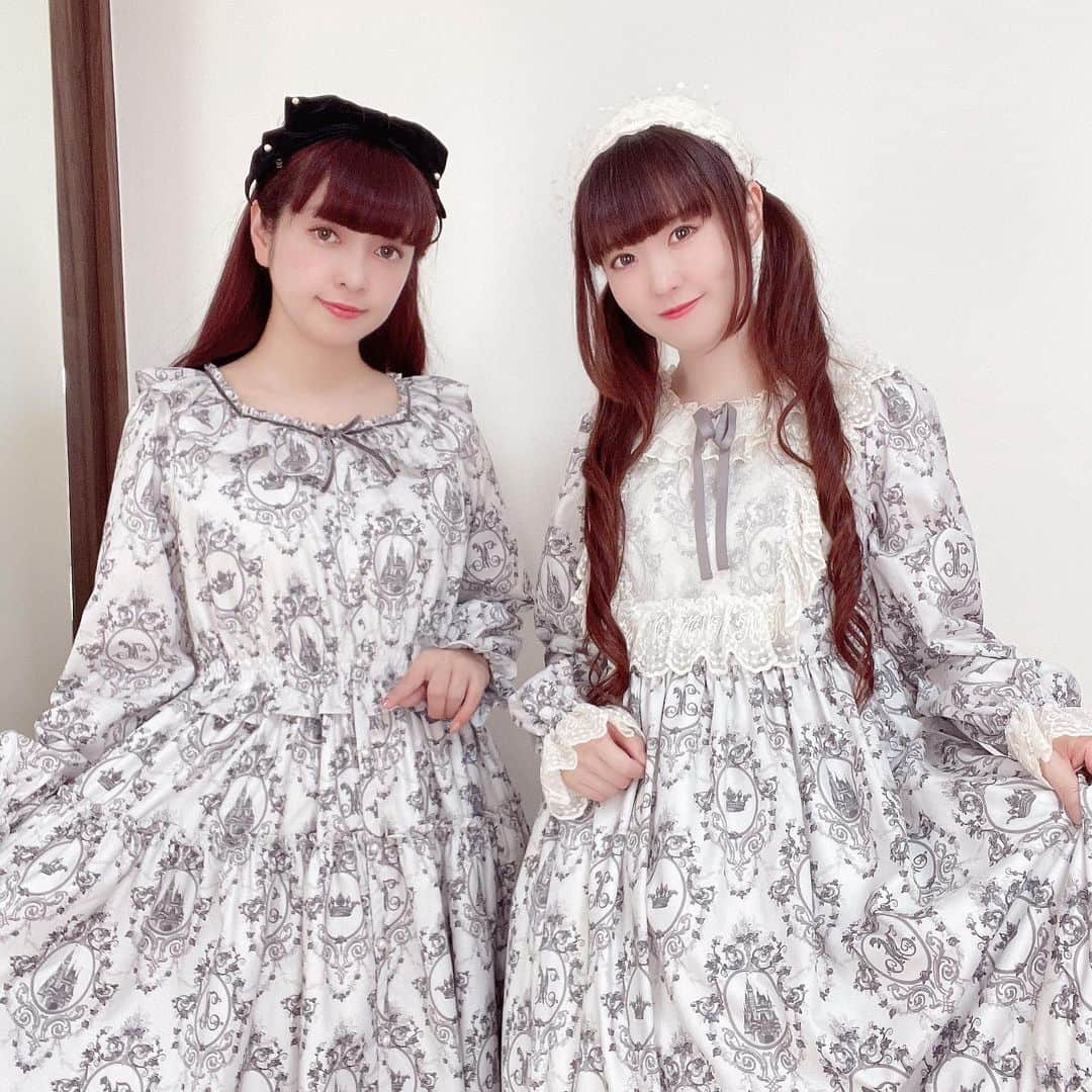 のインスタグラム：「︎︎   美沙子ちゃんと双子コーデしました😊🎀✨   #melodybasket #メロバス #メロディバスケット #メロバスコラボ #コラボ #ロリータの世界 #fmfuji #radiko #ラジオ #青木美沙子 #永井杏樹 #ロリータ #ロリータファッション #lolita #kawaii #lolitafashion  #クラシカルロリータ #classiclolita」