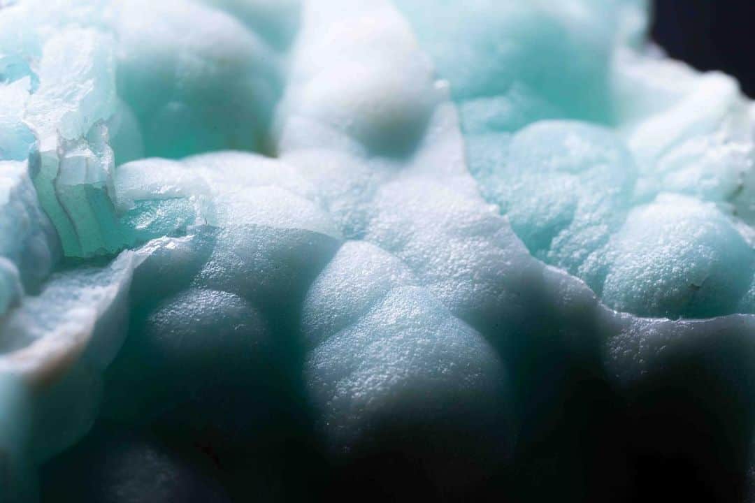 のインスタグラム：「げんかつぎ鉱物デー 同時開催 いぶくろ聖志写真展 THE  World of CRYSTAL   8月4日金曜～8月7日月曜 8月10日木曜～14日月曜 営業時間10時～16時30分 　「最終日は15時迄」 横浜産業貿易センター2階 小展示室　中区山下町2番地  #photography  #camera #crystal  #写真　#カメラ　#クリスタル　#原石」