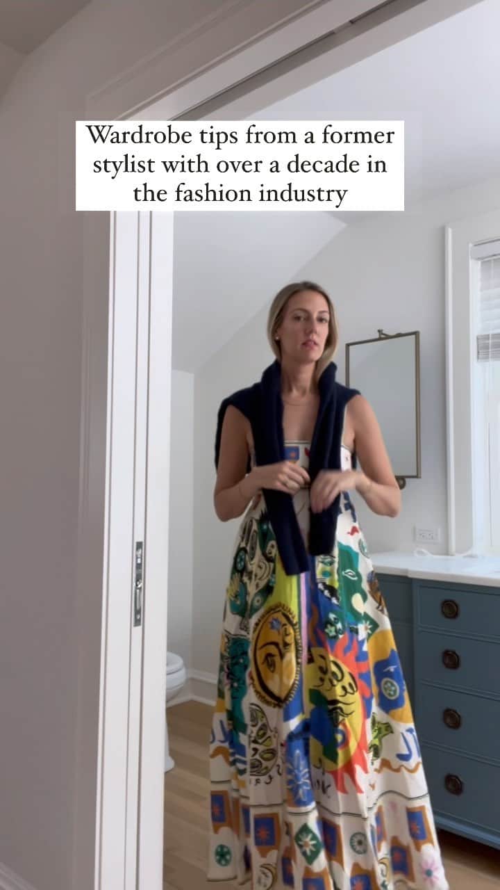Anna Jane Wisniewskiのインスタグラム：「If the answer is yes for all three, go for it! If the answer is yes for 1-2 questions, walk away and think about it for a bit and if you can’t stop thinking about it—do it (but don’t go into debt, please). Following these simple tips have helped me create and curate a wardrobe over the past decade.   #shoppingtips #formerstylist #stylisttips #30somethingstyle」