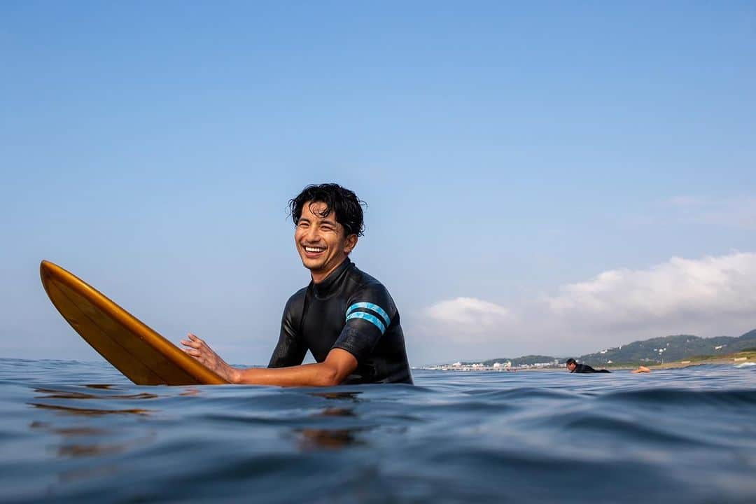 幸太のインスタグラム：「Happy Friday   海の中は、 全てをリセットしてくれるんです。  だから俺的、浄化であり トレーニングでもある  さっ、明日から 厚木のお祭りで忙しいから 今日もサクッと入水しよう🏄  Thanks📸 @ide_naotoshi  #smile  #mensmodel #surfer #beautyadvisor  #モデル #サーファー #男性美容家  #กล้ามเนื้อ #นักท่องเที่ยว #ที่ปรึกษาความงามบุรุษ #时装模特 #冲浪者 #男士美容顾问 #패션모델 #서퍼들 #남성뷰티어드바이저」